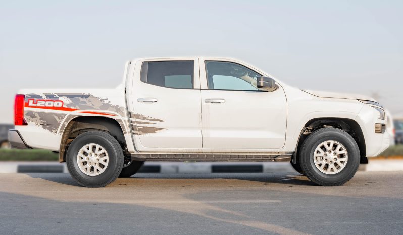 
								2025 Mitsubishi L200 GL 2.4L Mt Petrol w/ Screen full									