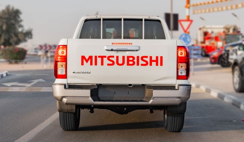 
								2025 Mitsubishi L200 GL 2.4L Mt Petrol w/ Screen full									
