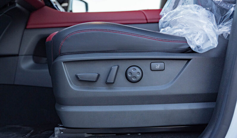 
2026 Nissan Patrol SE Platinum 3.8L AT Petrol (White-Red) full									