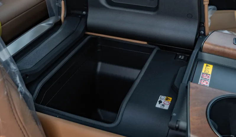 
2026 Lexus LX700h Signature 3.5L AT Hybrid (7seats) full									