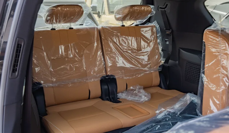 
2026 Lexus LX700h Signature 3.5L AT Hybrid (7seats) full									