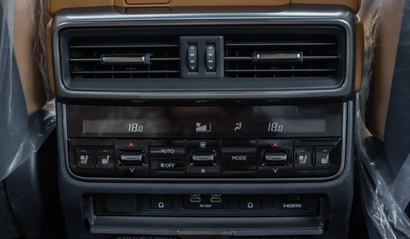 
2026 Lexus LX700h Signature 3.5L AT Hybrid (7seats) full									