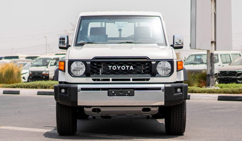 
2025 Toyota Land Cruiser LC 79 4.0L MT Petrol (White) full									