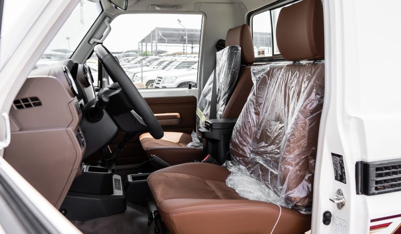 
2025 Toyota Land Cruiser LC 79 4.0L MT Petrol (White) full									