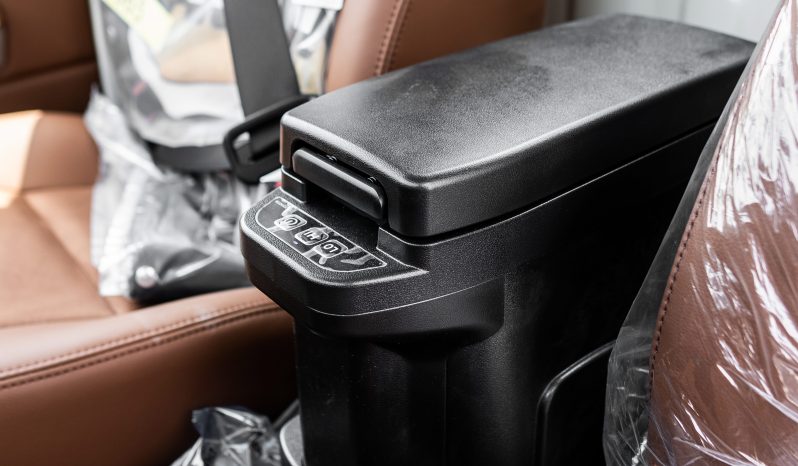 
2025 Toyota Land Cruiser LC 79 4.0L MT Petrol (White) full									