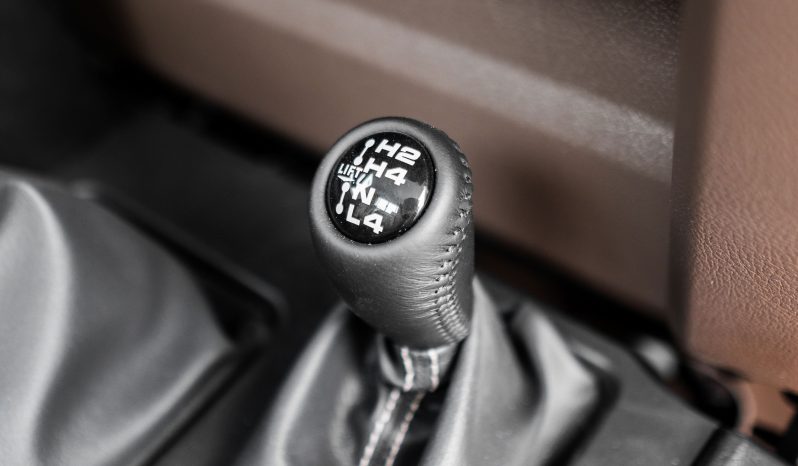 
2025 Toyota Land Cruiser LC 79 4.0L MT Petrol (White) full									