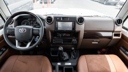 
2025 Toyota Land Cruiser LC 79 4.0L MT Petrol (White) full									