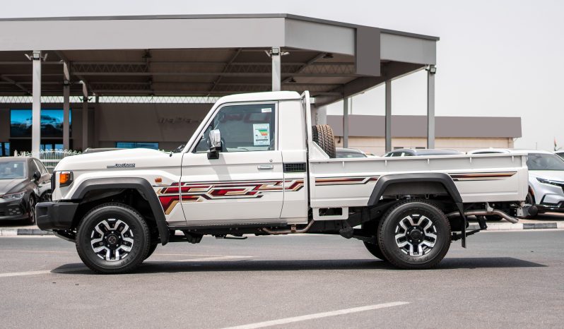 
2025 Toyota Land Cruiser LC 79 4.0L MT Petrol (White) full									