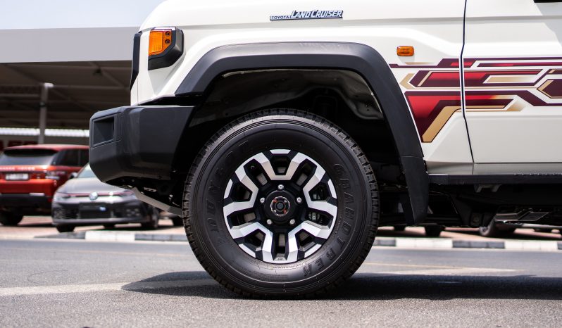 
2025 Toyota Land Cruiser LC 79 4.0L MT Petrol (White) full									