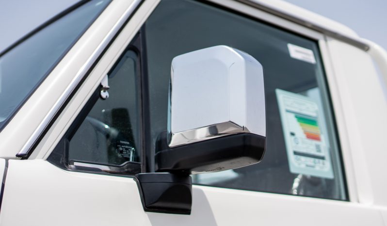 
2025 Toyota Land Cruiser LC 79 4.0L MT Petrol (White) full									