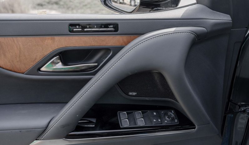 
2025 Lexus LX700h VIP 3.5L AT Hybrid (Black-Black) full									