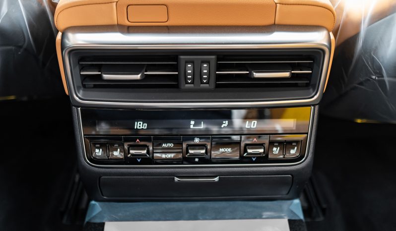 
2026 Lexus LX700h Signature 3.5L AT Hybrid (White-Tan) 7 Seats full									