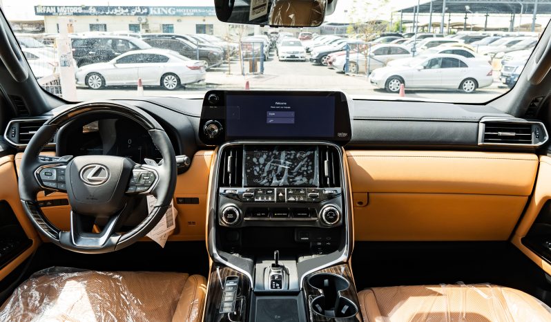 
2026 Lexus LX700h Signature 3.5L AT Hybrid (White-Tan) 7 Seats full									