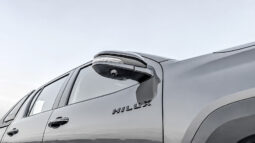 
										2027 Toyota Hilux Premium 4.0L AT Petrol (Gray-Red) full									