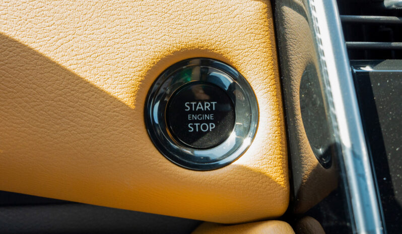 
2026 Nissan Patrol SE Platinum 3.8L AT Petrol Silver-Tan Blackroof full									