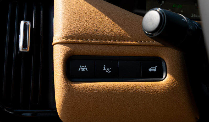 
2026 Nissan Patrol SE Platinum 3.8L AT Petrol Silver-Tan Blackroof full									