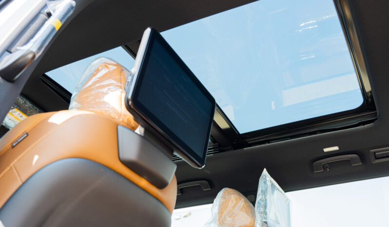 
2026 Nissan Patrol SE Platinum 3.8L AT Petrol Silver-Tan Blackroof full									