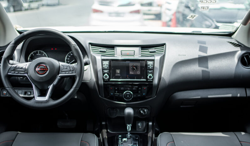 
								2025 Nissan Navara Pro-4X 2.5L AT Diesel (Gray) full									