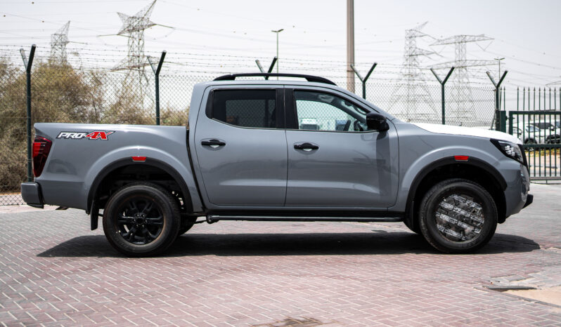 
								2025 Nissan Navara Pro-4X 2.5L AT Diesel (Gray) full									
