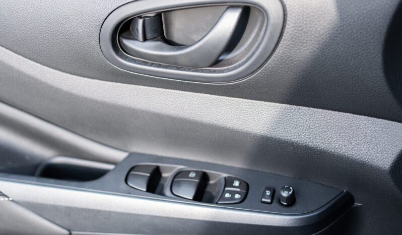 
2025 Nissan Navara Pro-4X 2.5L AT Diesel (Drak Gray) full									
