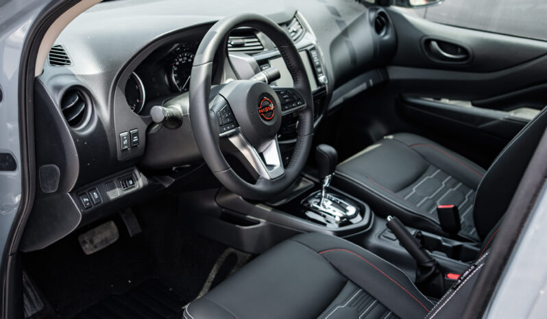 
								2025 Nissan Navara Pro-4X 2.5L AT Diesel (Gray) full									