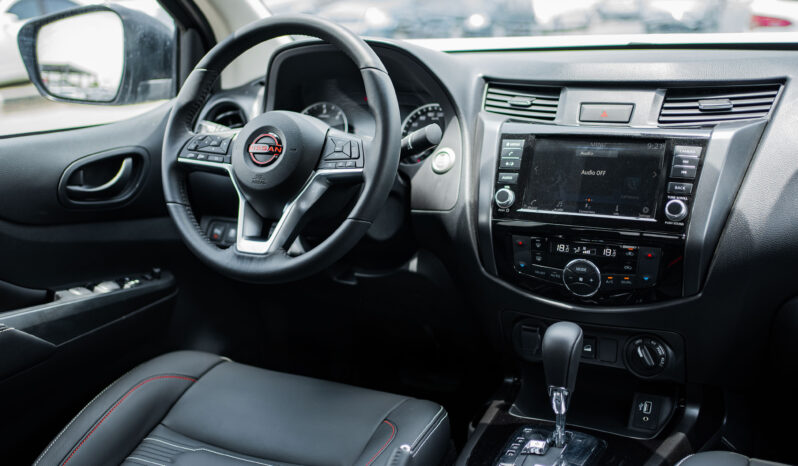 
								2025 Nissan Navara Pro-4X 2.5L AT Diesel (Gray) full									