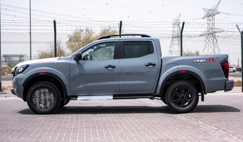 
								2025 Nissan Navara Pro-4X 2.5L AT Diesel (Gray) full									