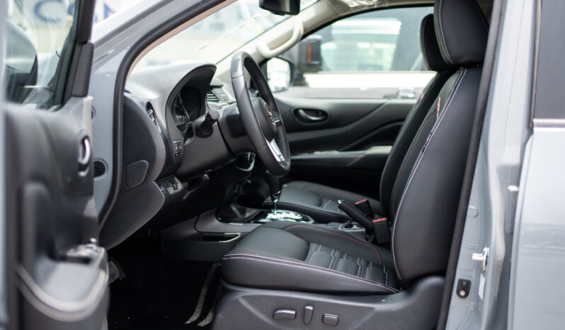 
								2025 Nissan Navara Pro-4X 2.5L AT Diesel (Gray) full									