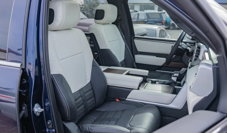 
								2025 Toyota Sequoia Capstone 3.5L AT Hybrid full									