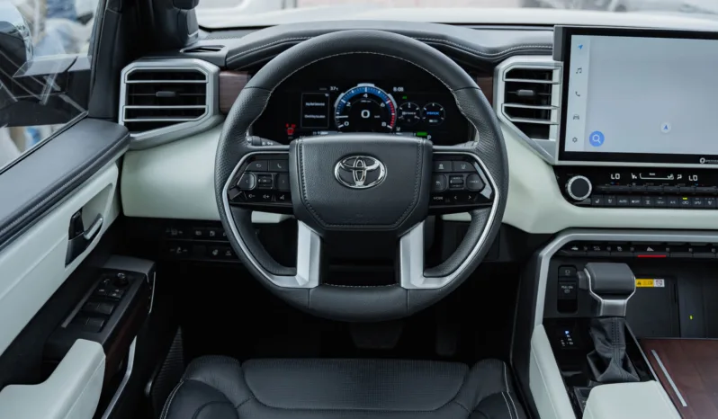 
								2025 Toyota Sequoia Capstone 3.5L AT Hybrid full									