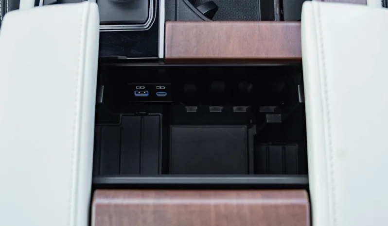 
								2025 Toyota Sequoia Capstone 3.5L AT Hybrid full									