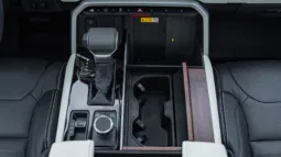 
										2025 Toyota Sequoia Capstone 3.5L AT Hybrid full									