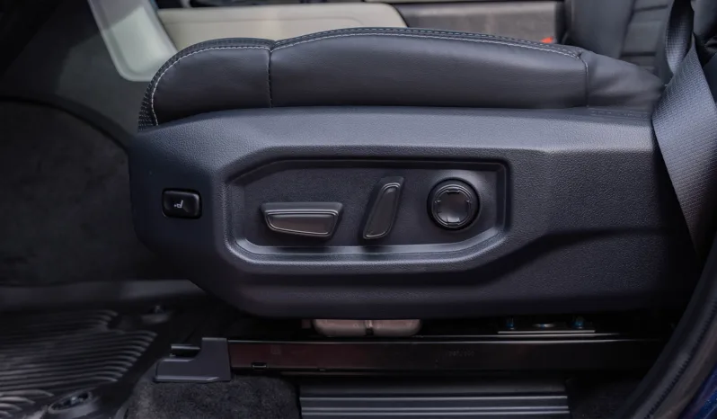 
								2025 Toyota Sequoia Capstone 3.5L AT Hybrid full									