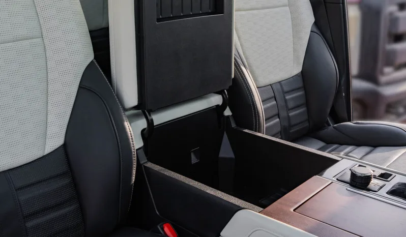 
								2025 Toyota Sequoia Capstone 3.5L AT Hybrid full									