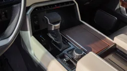 
										2025 Toyota Sequoia Capstone 3.5L AT Hybrid full									