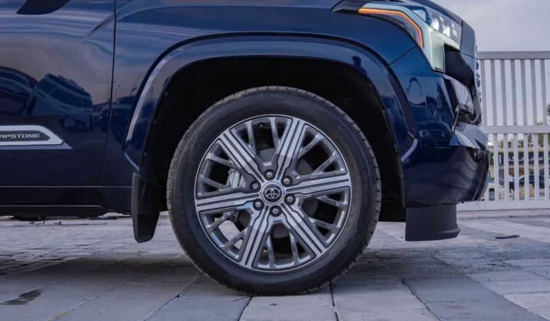 
								2025 Toyota Sequoia Capstone 3.5L AT Hybrid full									