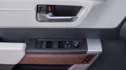 
										2025 Toyota Sequoia Capstone 3.5L AT Hybrid full									