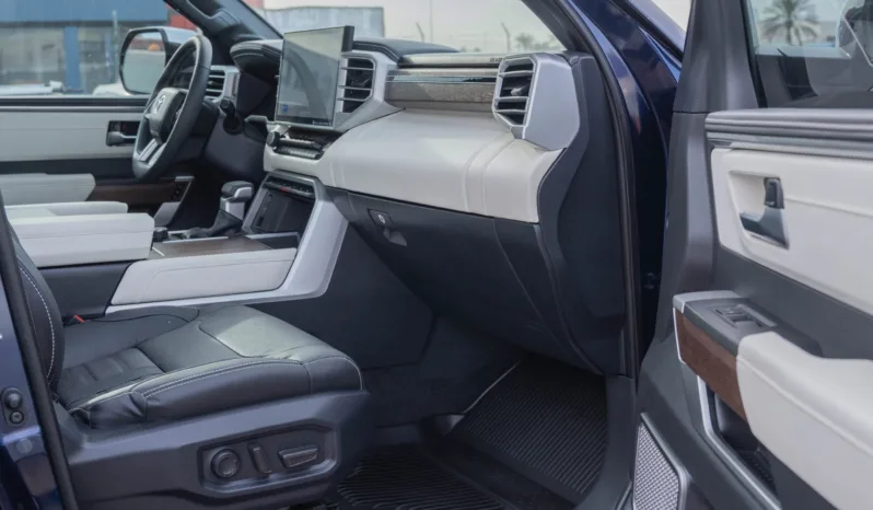 
								2025 Toyota Sequoia Capstone 3.5L AT Hybrid full									