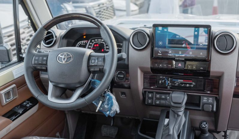 
2026 Toyota Land Cruiser LC79 2.8L SC AT Diesel (Beige) full									