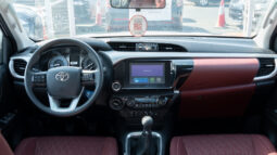 
										2025 Toyota Hilux SGLX 2.7L Petrol MT with Ventilated Seat full									