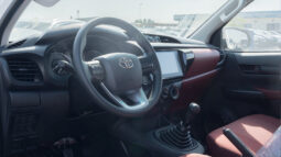 
2025 Toyota Hilux 2.7L SC MT Petrol 4WD 2Door full									