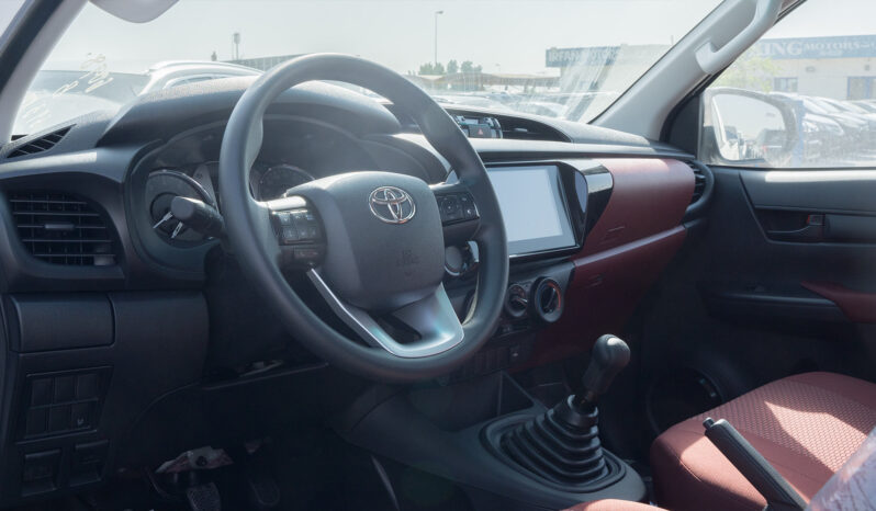 
2025 Toyota Hilux 2.7L SC MT Petrol 4WD 2Door full									