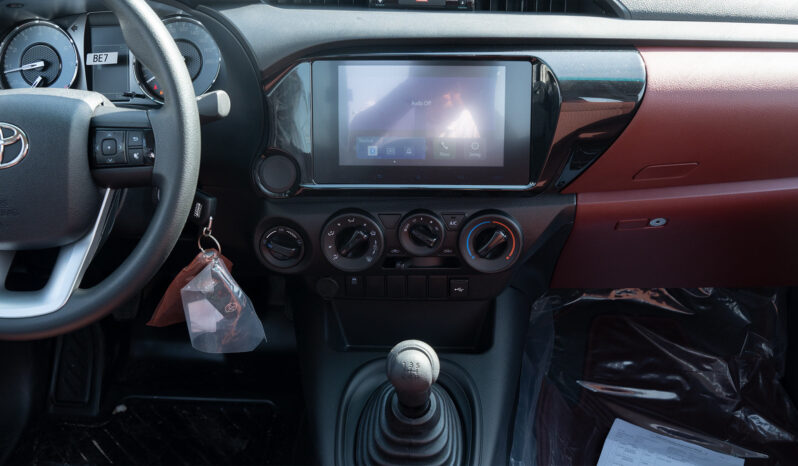 
2025 Toyota Hilux 2.7L SC MT Petrol 4WD 2Door full									