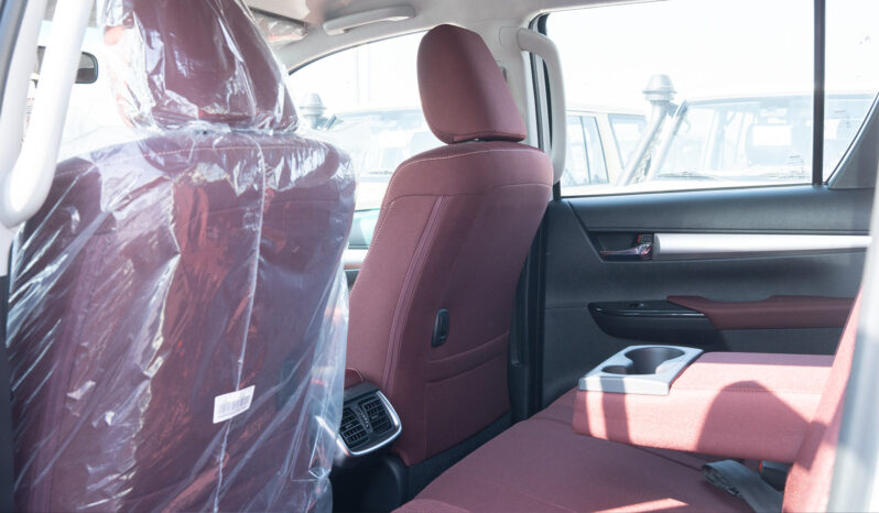 
								2025 Toyota Hilux SGLX 2.7L Petrol MT with Ventilated Seat full									