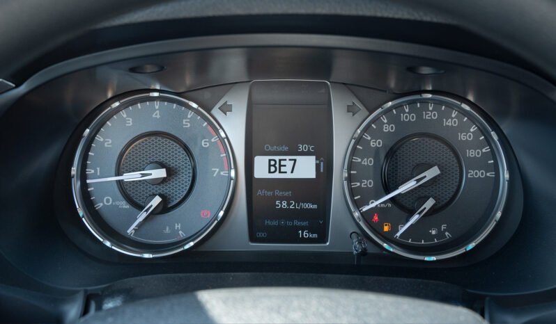 
								2025 Toyota Hilux SGLX 2.7L Petrol MT with Ventilated Seat full									