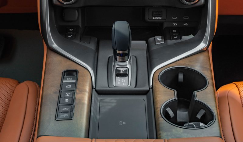 
2026 Lexus LX600 VIP Black Edition 3.5L AT Petrol full									