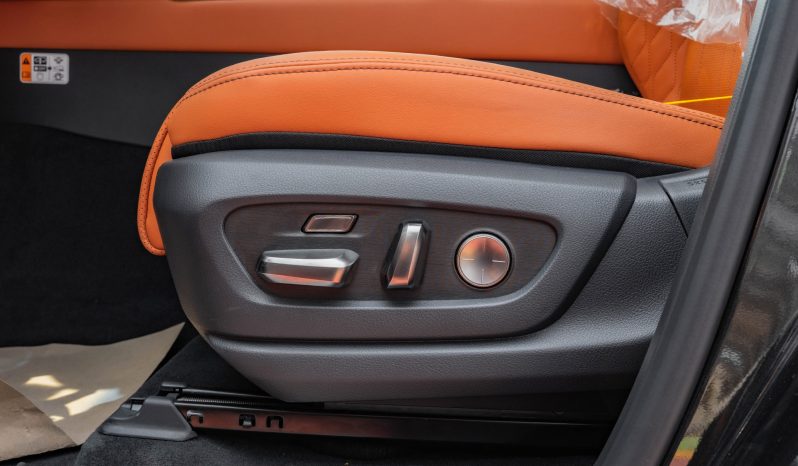 
2026 Lexus LX600 VIP Black Edition 3.5L AT Petrol full									