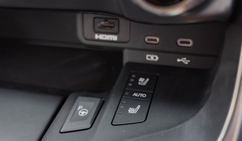 
2026 Lexus LX600 VIP Black Edition 3.5L AT Petrol full									