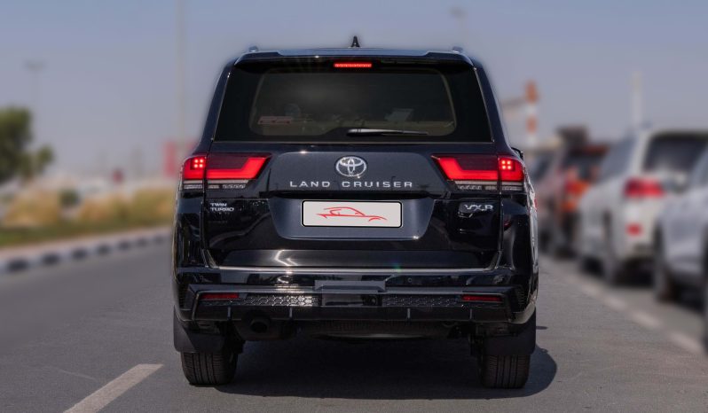 
								2026 Toyota Land Cruiser VXR V6 3.5L Twin Turbo STD AT Petrol full									