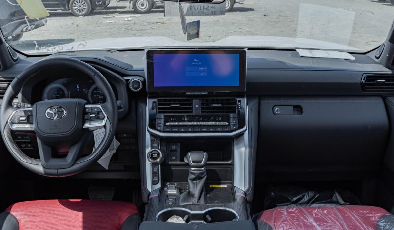 
								2026 Toyota Land Cruiser VXR V6 3.5L Twin Turbo STD AT Petrol full									